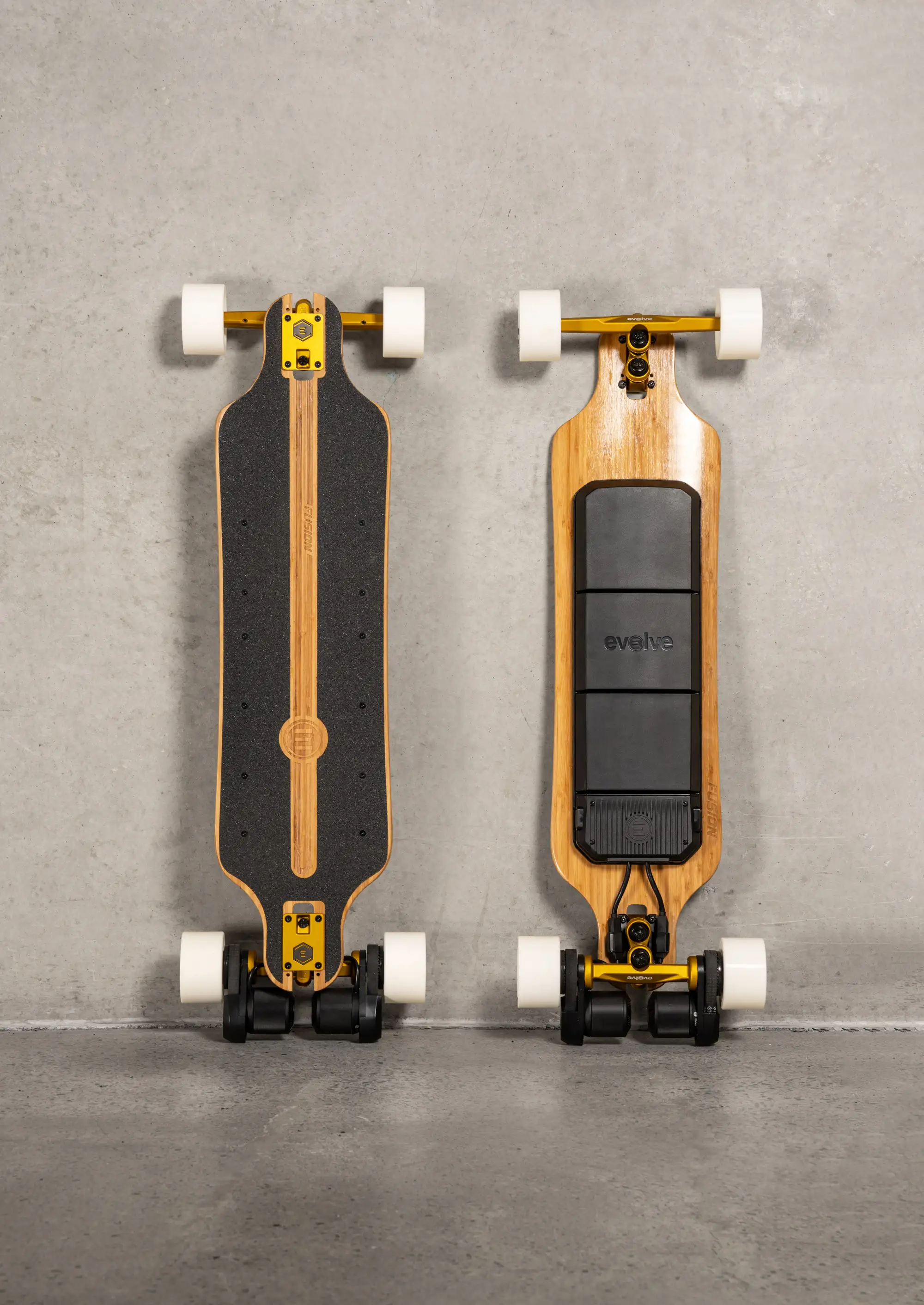 Photo de deux e-skates Fusion face avant et arrière