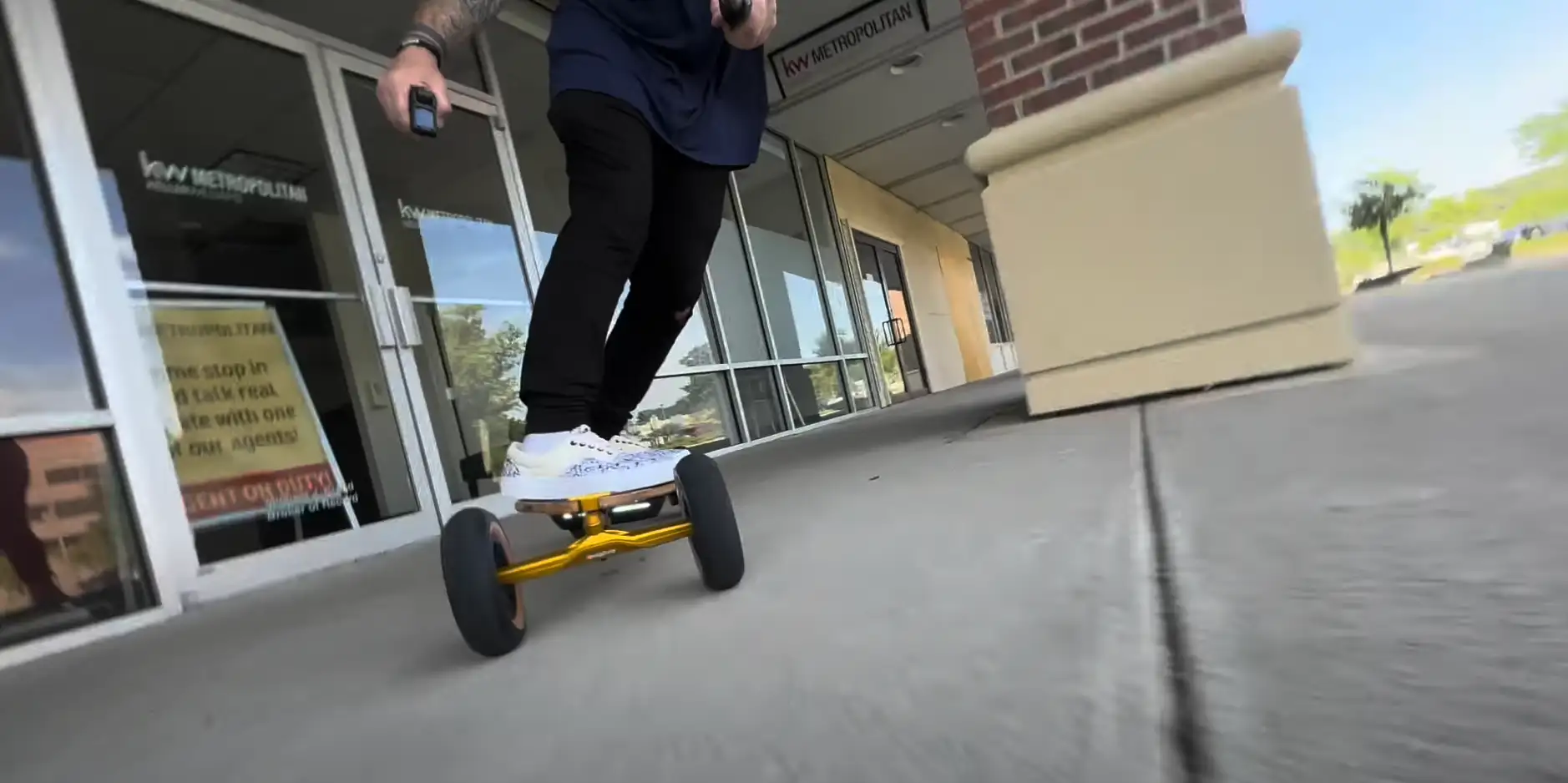 Carving urbain sur le e-skate Fusion